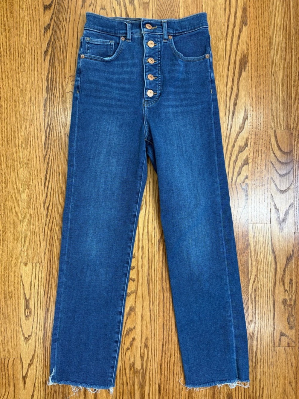 Express Straight Súper High-Rise 4-way Hyper Stretch Button-Fly Raw Hem Jeans